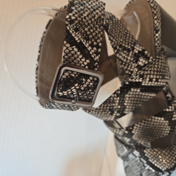 Vionic Blaire Snakeskin Leather Strappy Open Toe Chunky Sandals Size 6 - Picture 3 of 10